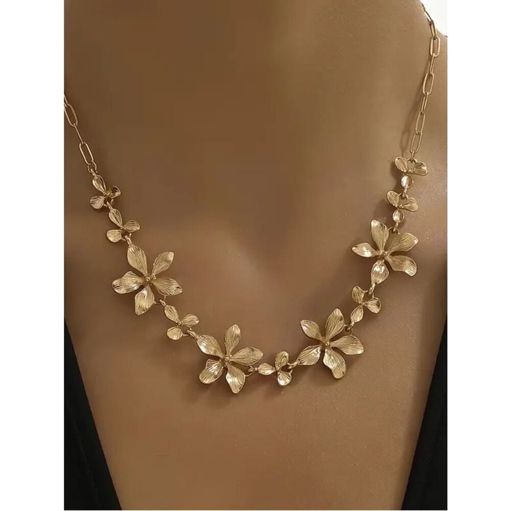 Gold Floral Necklace #2510